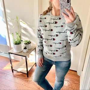 | champion • reverse weave champion logo sweatshirt • size xs |